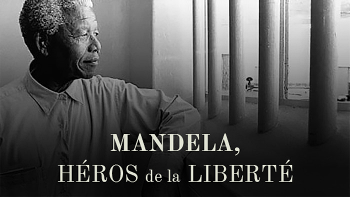Photo en noir et blanc de Nelson Mandela en prison.